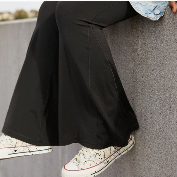 Aerie | Offline OG Super Flare Leggings Foldover Hi-Rise Black Medium Bell - Picture 4 of 12